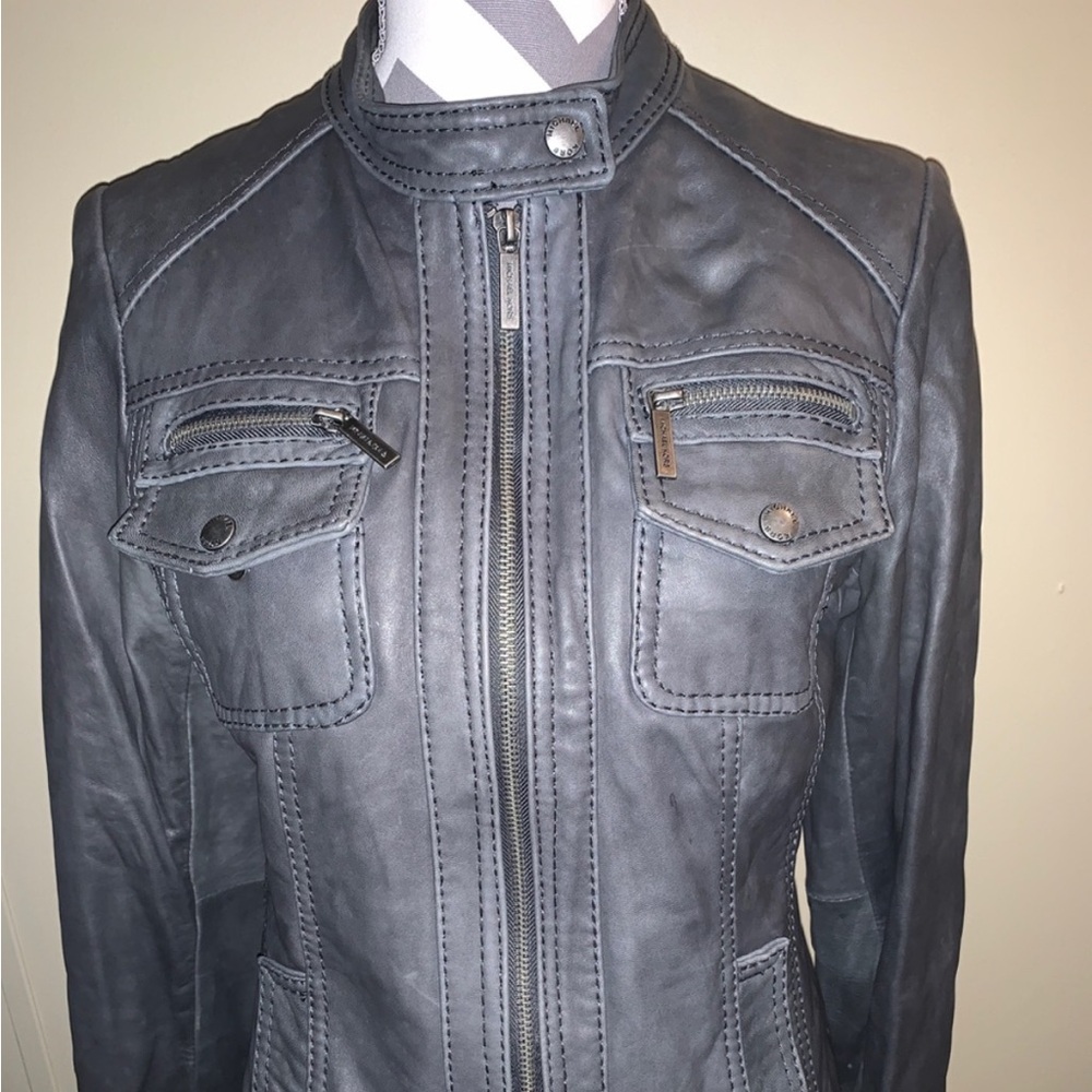 Pre-owned Michael Kors gray leather jacket size medium. (ZL)